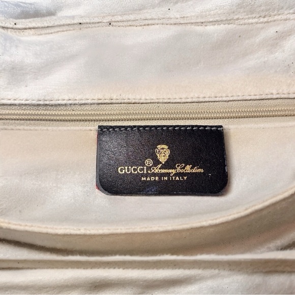 Gucci Black and Gray Crossbody Bag with Structured Design - Picture 6 of 9